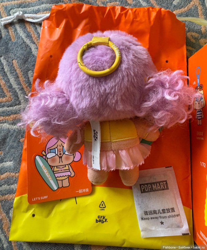 Плюшевый обвес CryBaby Let’s Surf из серии Vacation Mode On от Pop Mart (фото 3)