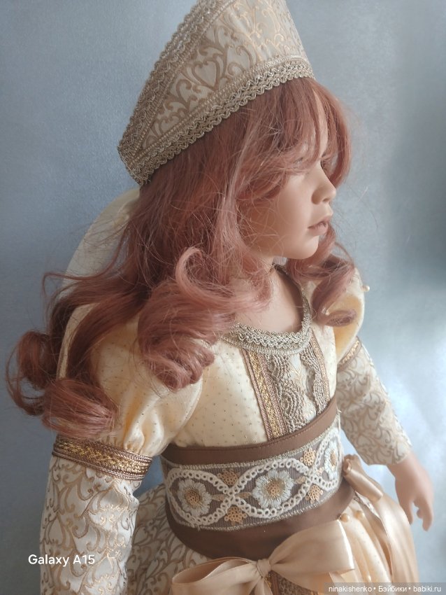 Нарядное платье для большой куклы (фото 5)