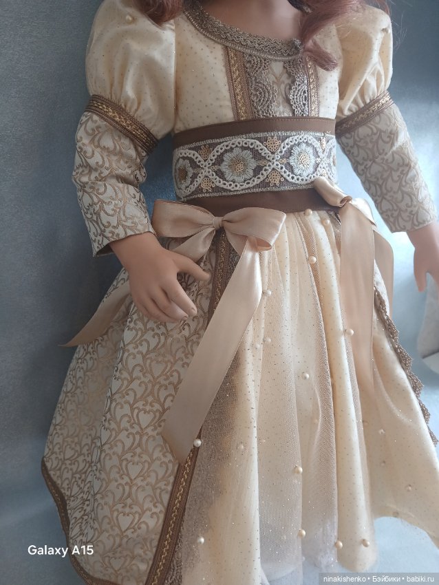 Нарядное платье для большой куклы (фото 6)