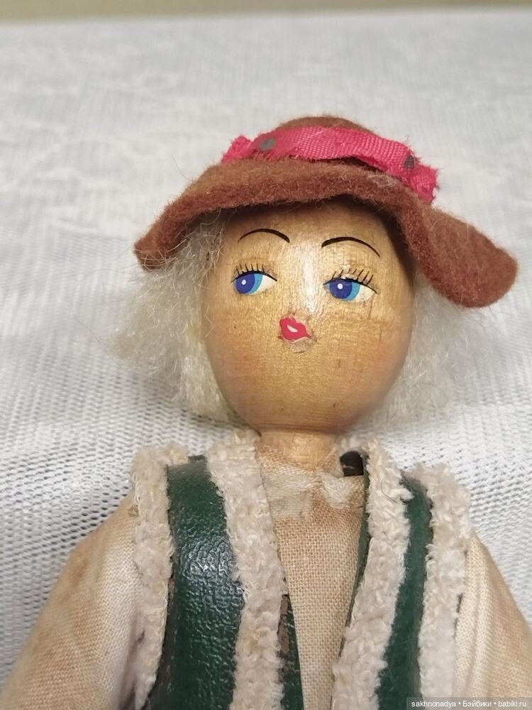 Парень в национальной одежде (фото 4)