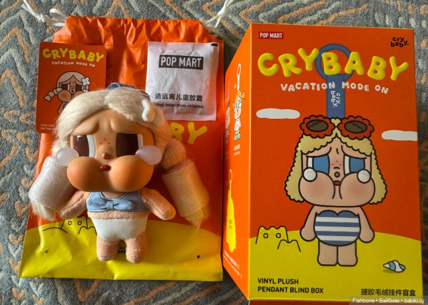 Плюшевый обвес CryBaby из серии Vacation Mode On от Pop Mart