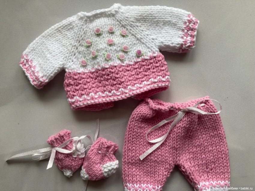 Вязанные костюмы для пупсов (фото 6)