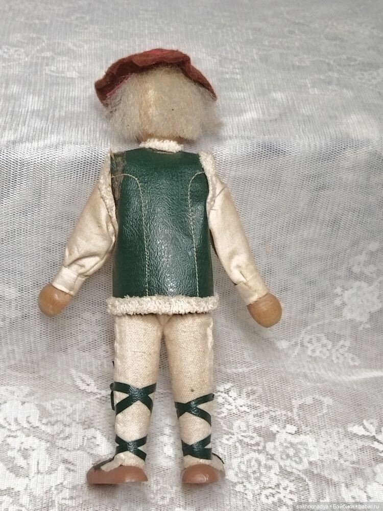 Парень в национальной одежде (фото 6)