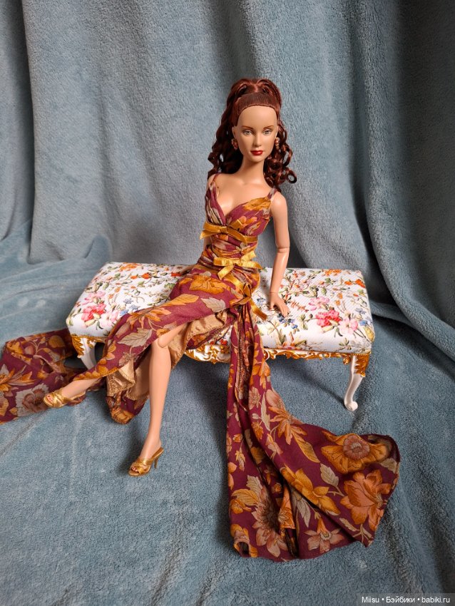 Банкетка для кукол 1/4, ручная работа (фото 2)