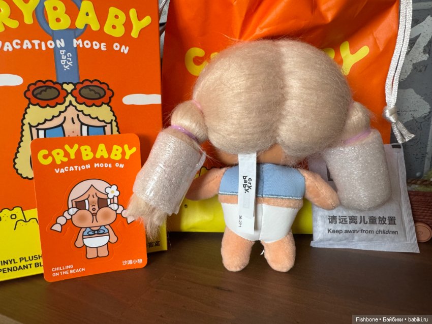 Плюшевый обвес CryBaby из серии Vacation Mode On от Pop Mart (фото 6)