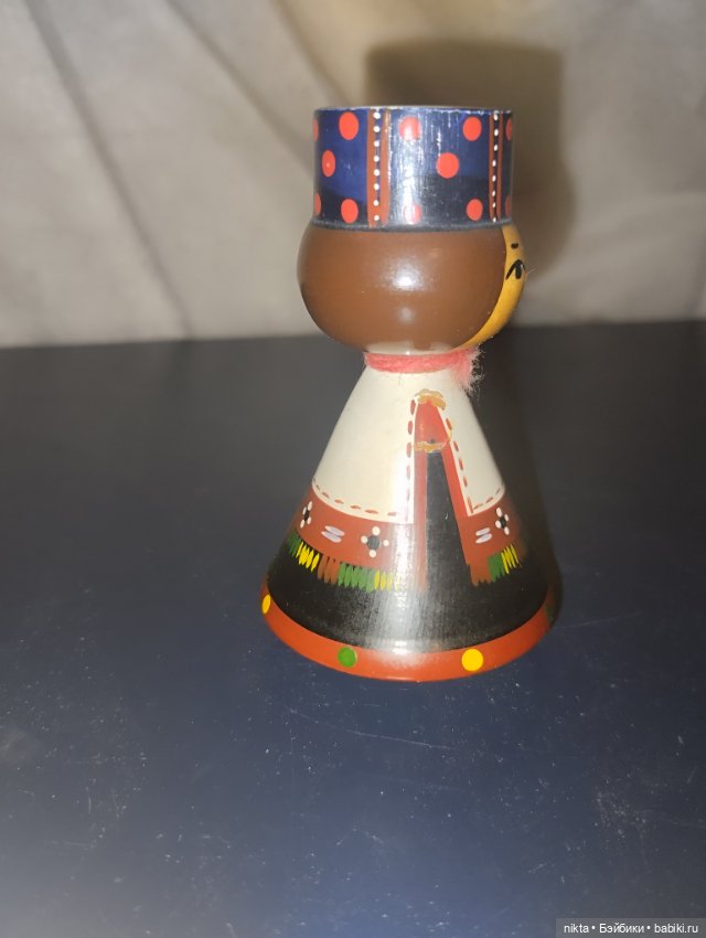 Деревянная игрушка СССР Девушка в народном костюме (фото 2)