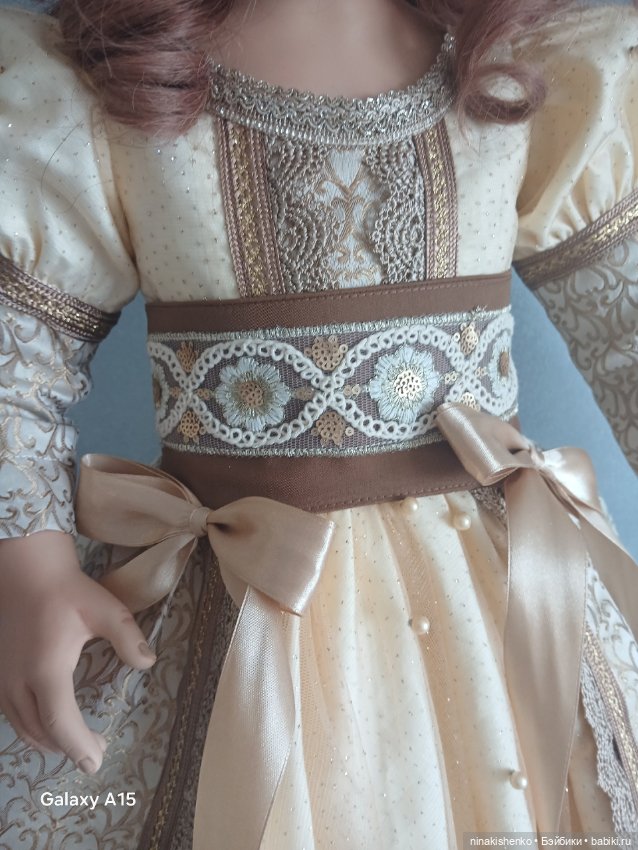 Нарядное платье для большой куклы (фото 4)