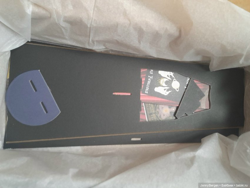 Будка картонная от Райны Clairvoyante Rayna Ahmadi