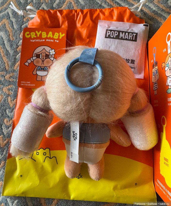 Плюшевый обвес CryBaby из серии Vacation Mode On от Pop Mart (фото 3)