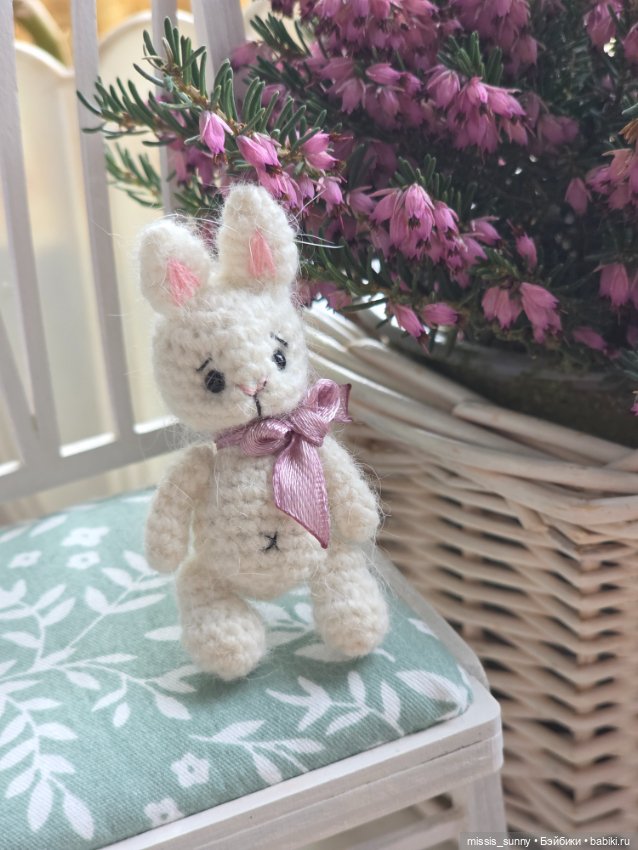 Вязаный зайка — Аксессуары для кукольных фотосессий (фото 3)