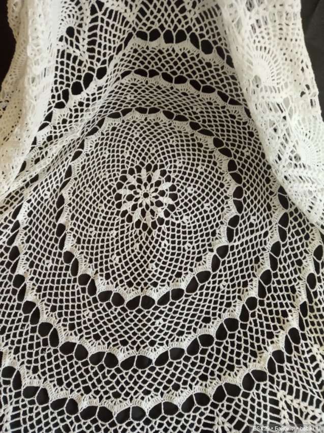 Красивая вязаная скатерть (фото 6)
