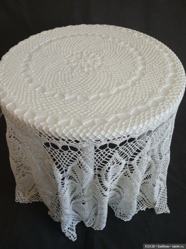 Красивая вязаная скатерть (фото 5)