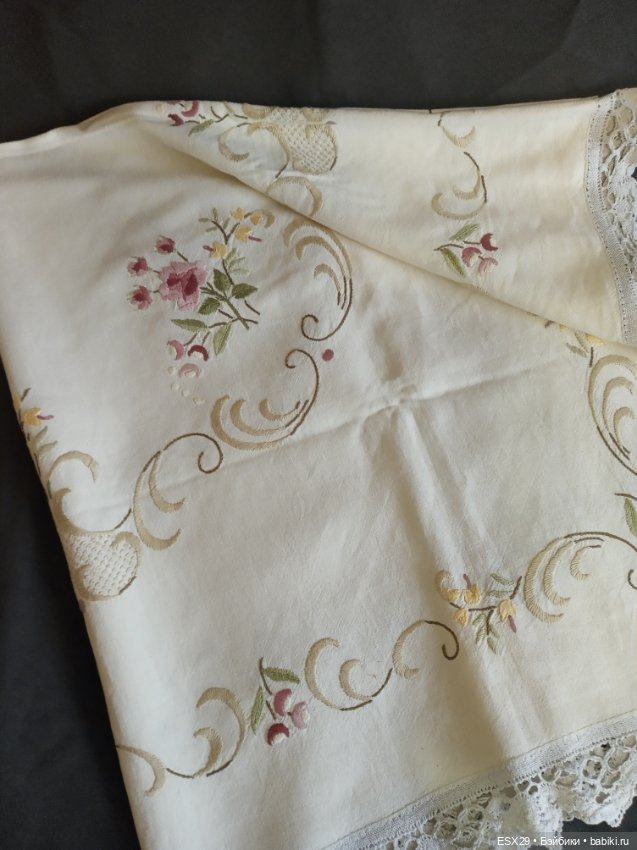 Красивая винтажная скатерть с вышивкой (фото 3)