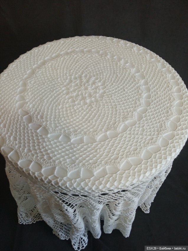 Красивая вязаная скатерть (фото 4)