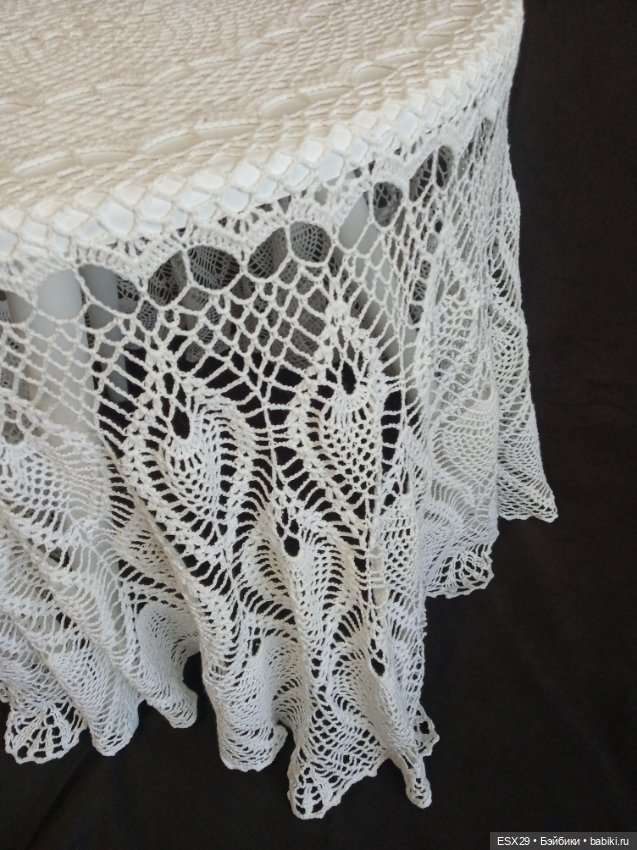 Красивая вязаная скатерть (фото 2)