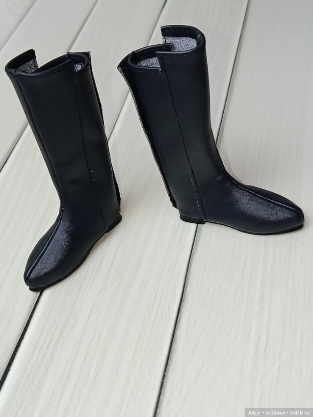 Фирменная обувь Ruby Red для кукол ростом 37см (фото 2)