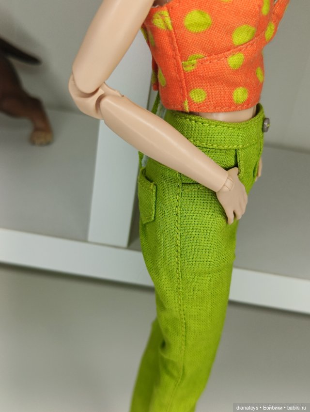 Одежда для Барби брюки и блузка с декольте (фото 5)