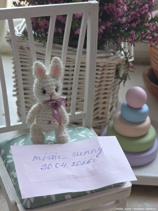 Вязаный зайка — Аксессуары для кукольных фотосессий (фото 4)