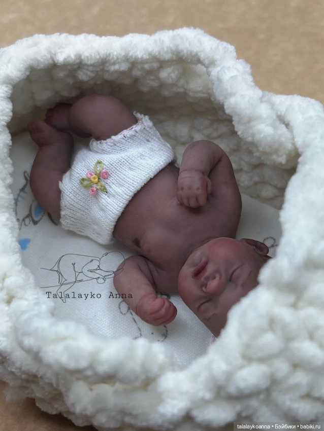 Силиконовая кукла Amely 5 (фото 8)