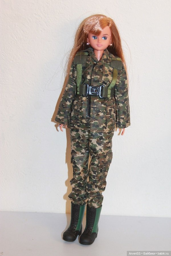 Кисара Calendar Girls из серии 2002 Uniforms of History (May - Army) компании Такара