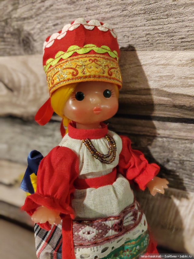 Куколка в народном костюме (фото 6)