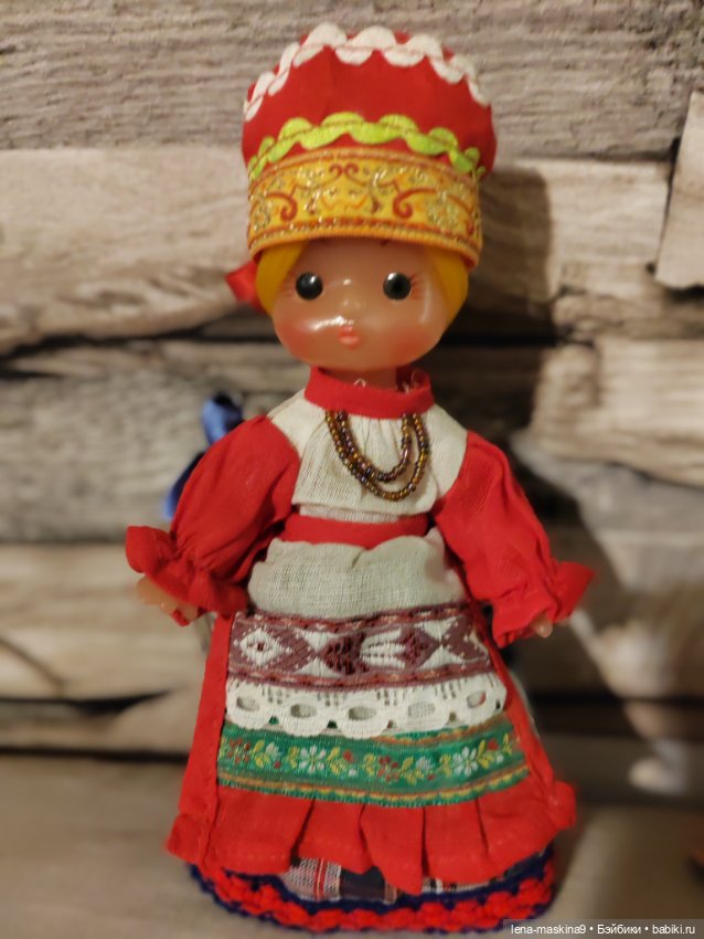 Куколка в народном костюме (фото 2)