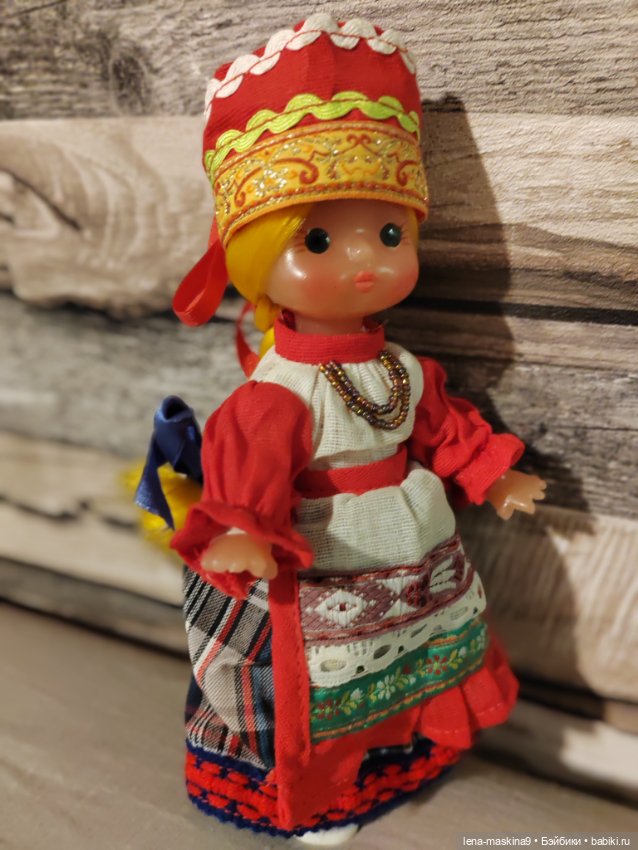 Куколка в народном костюме (фото 5)
