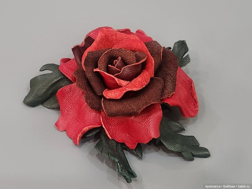 Цветок, который не вянет. Брошь из кожи ручной работы 🌸