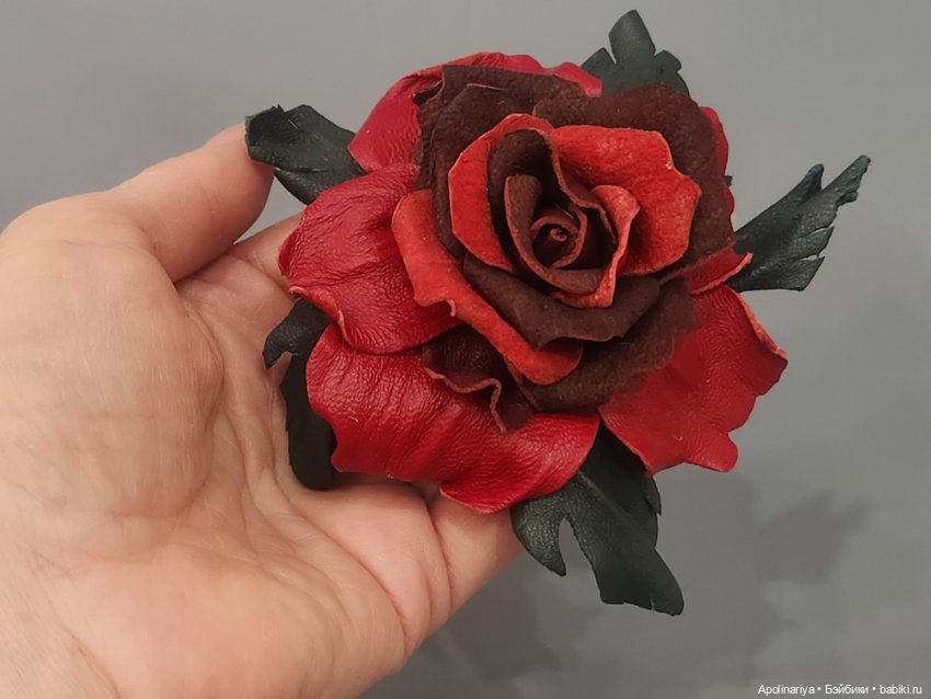 Цветок, который не вянет. Брошь из кожи ручной работы 🌸 (фото 5)