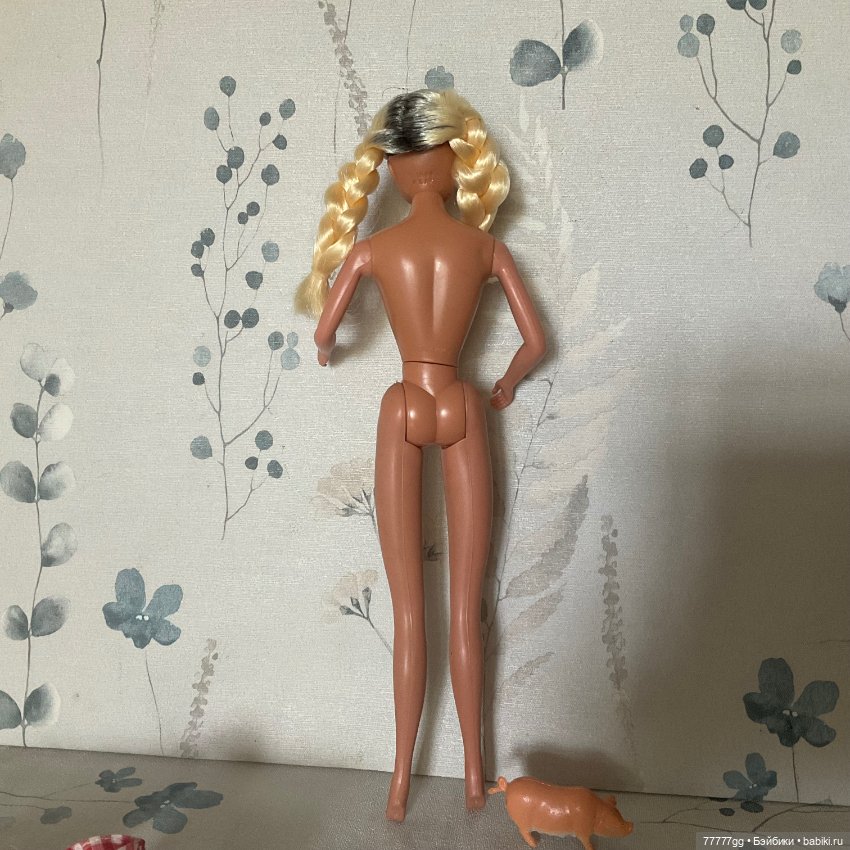 Курящая дама и поросёнок — Игровые куклы
