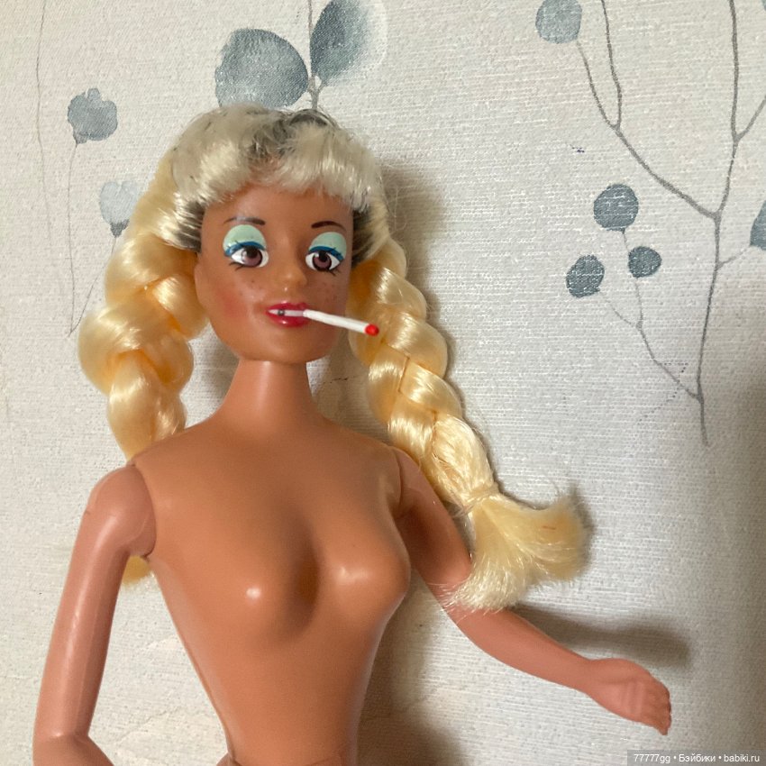 Курящая дама и поросёнок — Игровые куклы