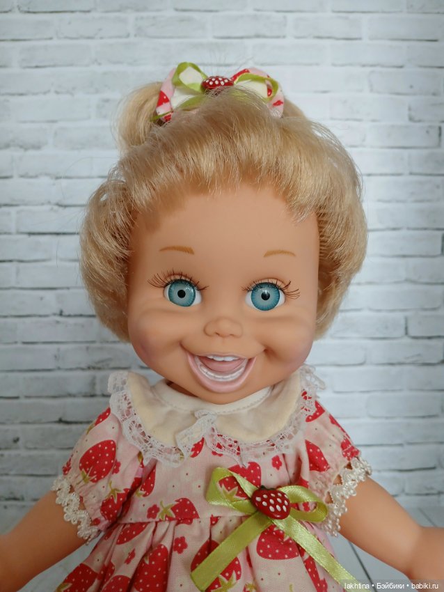 Голубоглазая хохотушка Наташка от Galoob Baby Face