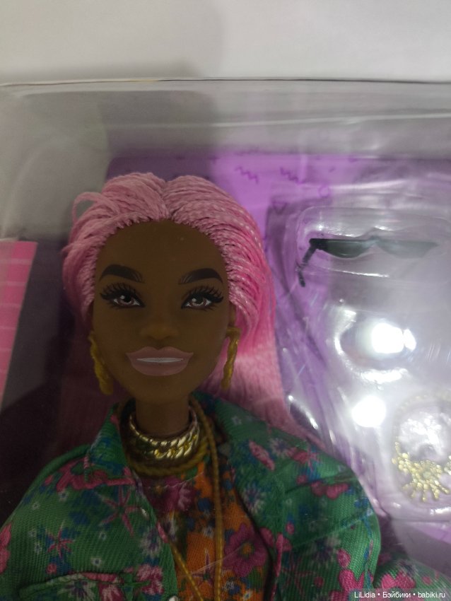 Кукла Mattel Barbie Extra - Экстра с розовыми косами и в куртке с цветочным принтом (фото 2)