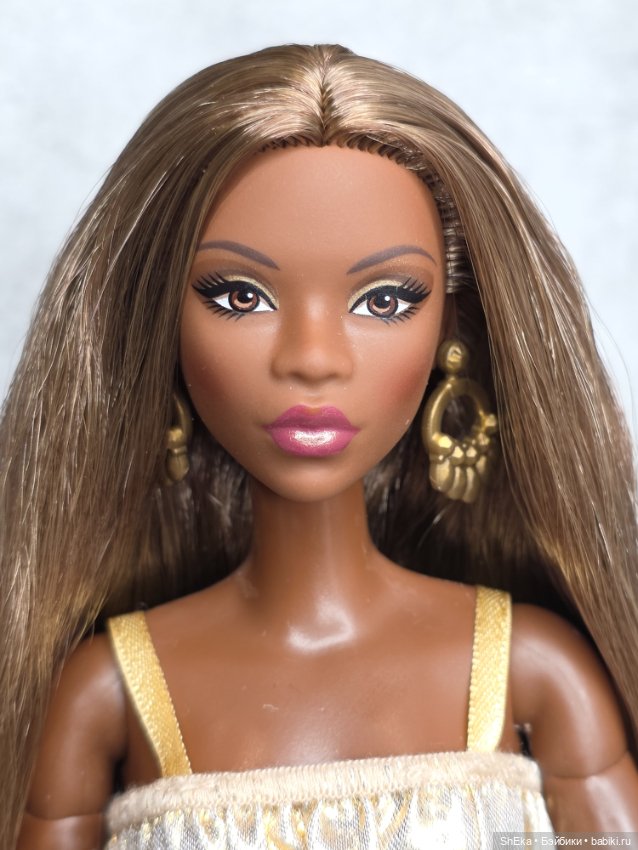 Barbie Basics 09 на стандартном теле (фото 5)