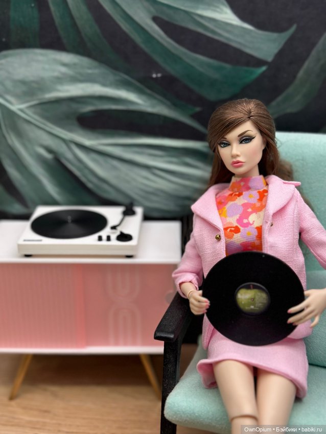 Виниловый проигрыватель 1/6 Barbie (розовый/серый) (фото 3)