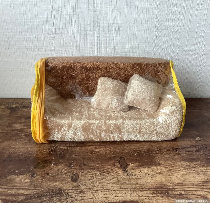 Мягкий диван 1:6 — Кукольная мебель