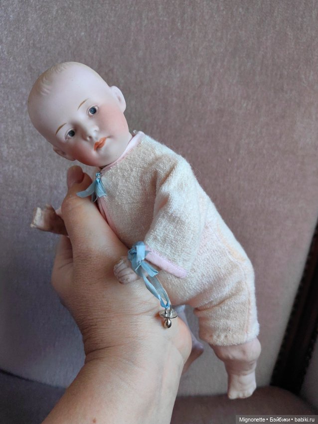 Хойбашонок на подушечке — Антикварные куклы