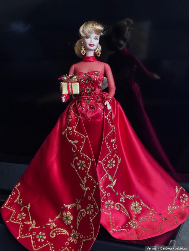 Фарфоровая Барби Barbie Holiday Gift (Праздничный подарок) (фото 7)