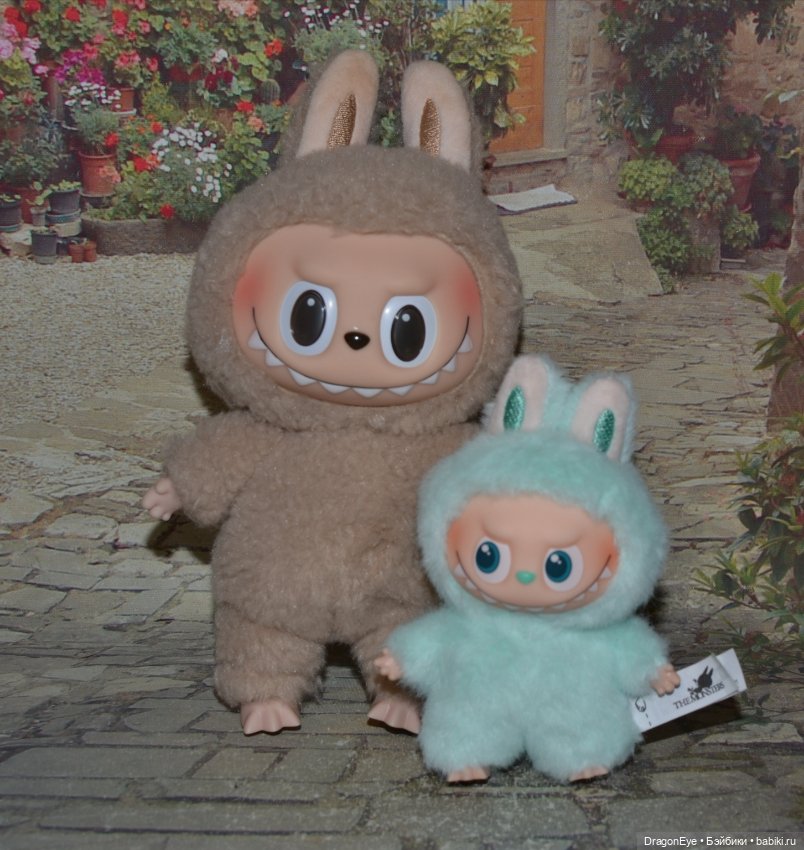 Labubu the Monsters Pin for Love I