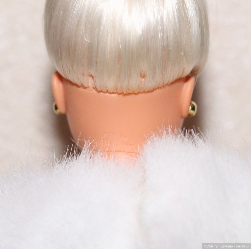 Winter Rhapsody Barbie Doll 1996 (блонд) (фото 5)