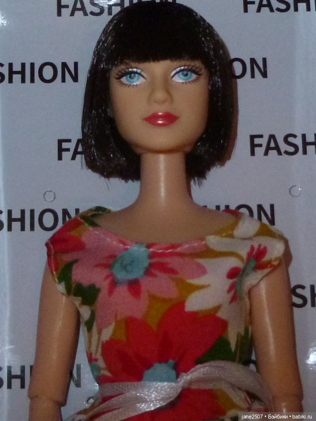 Defa Lucy Fashion новая с родным аутфитом и дополнительной одеждой (размер Барби) (фото 5)