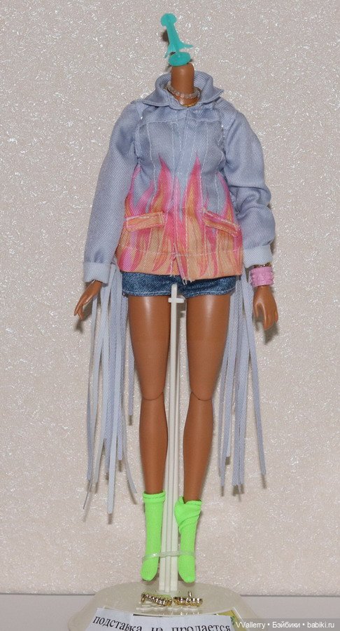 Тело Barbie Экстра с радужными косичками