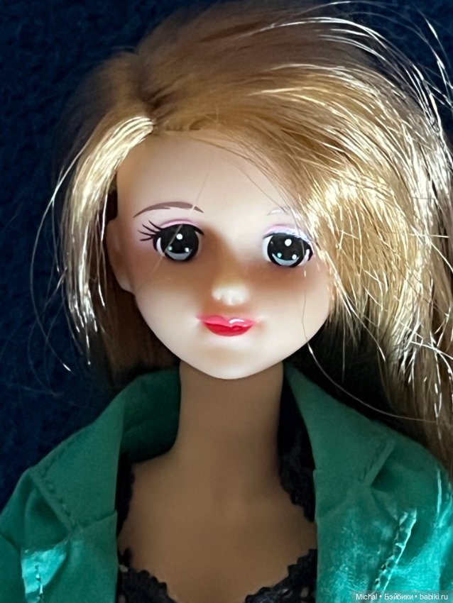 Франсуаза Takara Francoise на подвижном теле