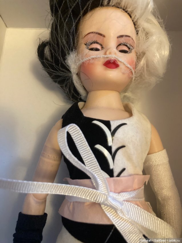 Кукла Круэлла де Виль от бренда Madame Alexander (фото 3)