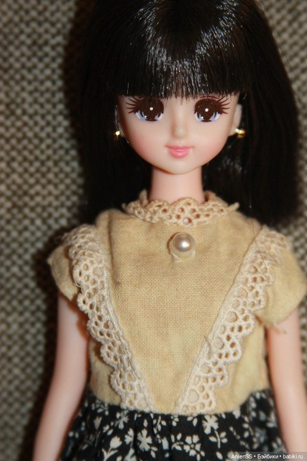 Черноволосая подружка Дженни Марин (фото 4)