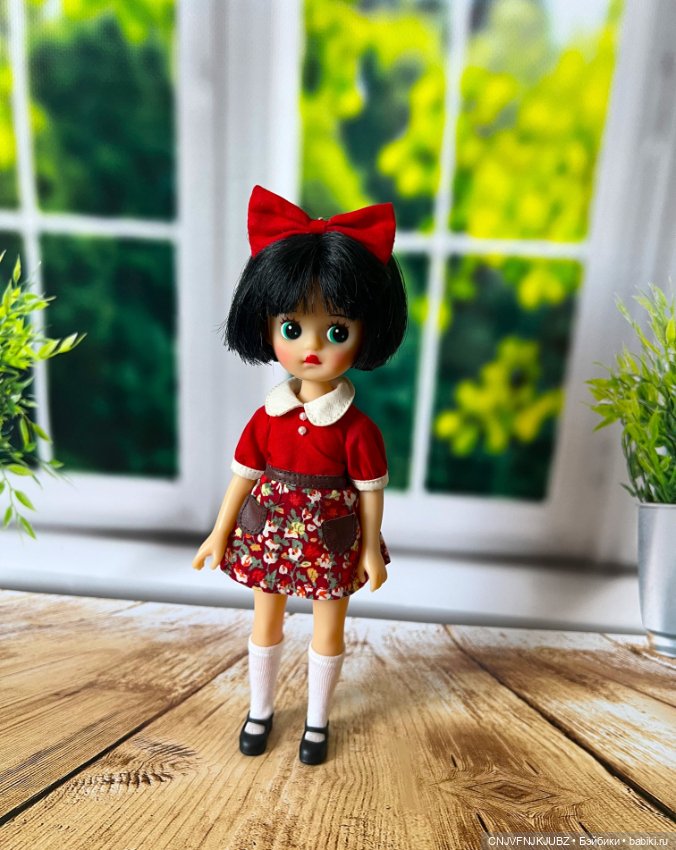 Виниловая кукла LittleBerry