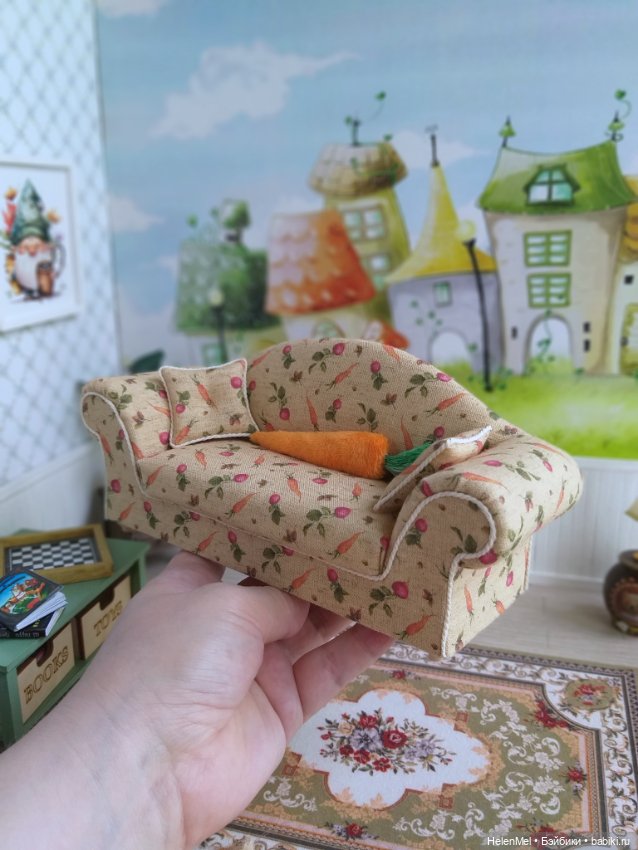 Диван для кукол 1/8 — Кукольная мебель