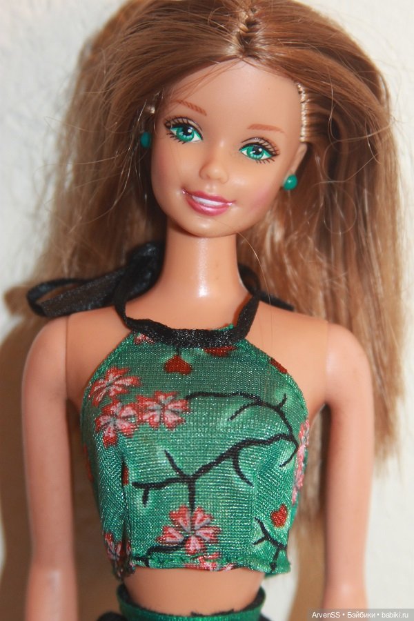 Зеленоглазая суперстарка Style Barbie, Dark blonde (1998) с нюансом (фото 2)