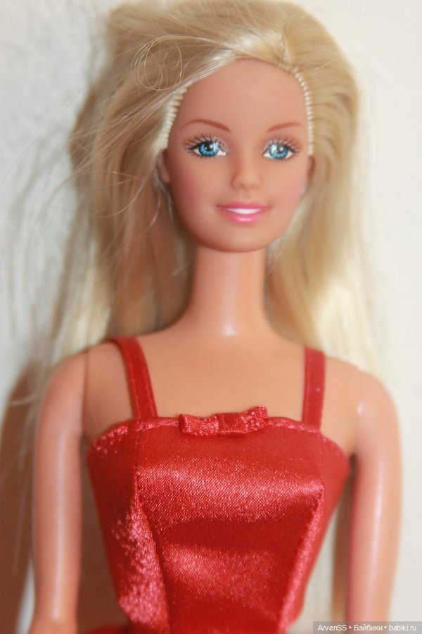 Барби Generation Girl в красном (предположительно 2002 Spring Zing Barbie)