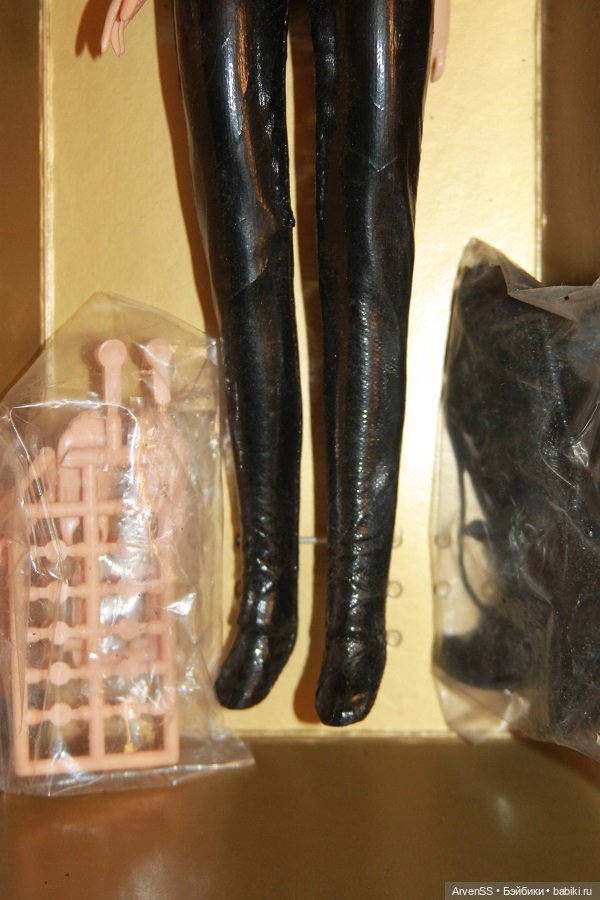 Винтажная девушка Volks 1/6 Zarla Mashine Suit Version из серии Dark Angels (фото 6)